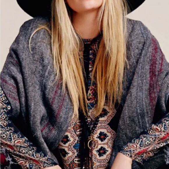 Free People Fringe Boho Blanket Poncho Sweater Duster Wrap Charcoal Gray XS/S - Picture 1 of 15